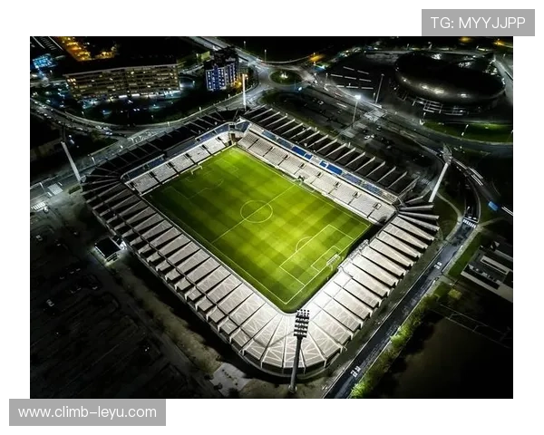 足球巨星荣耀时刻回顾与球场内外传奇故事揭秘